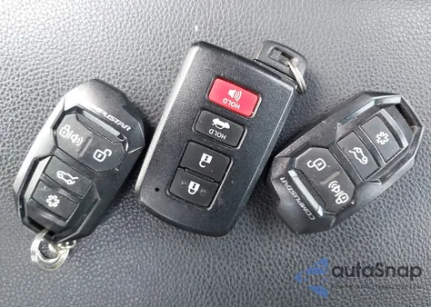 2018 Toyota Corolla Xse from USA, damaged, VIN 2T1BURHEXJC967109